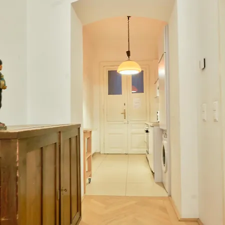 Chic - Near U3 Metro Apartment