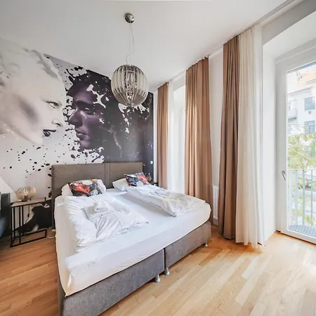 Stylish Nest For 4 Vienna