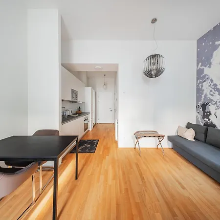 Stylish Nest For 4 *