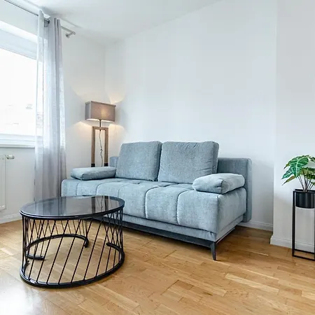 Chic 1br And 1lr In Apartment *