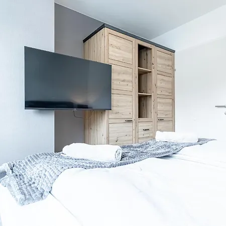 Chic 1br And 1lr In Apartment *