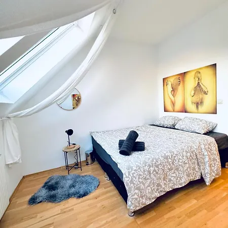 In A Shared Apt 6-min Drive To Schoenbrunn Apartment *