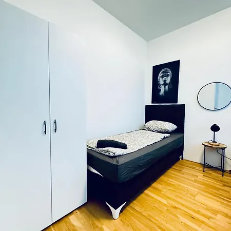 In A Shared Apt 6-min Drive To Schoenbrunn Apartment Vienna