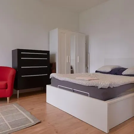 Studio-apartment Mit Garten Apartment Wien