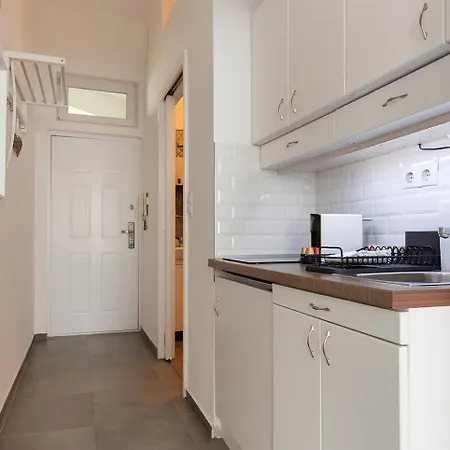 15 Minuten Ins Zentrum - Neu Und Komfortabel Mit Klimaanlage Apartment