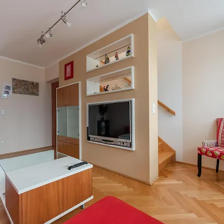 Ruheoase Im Dachgeschoss Mit Klimaanlage, Nur 10 Minuten Ins Zentrum Vídeň
