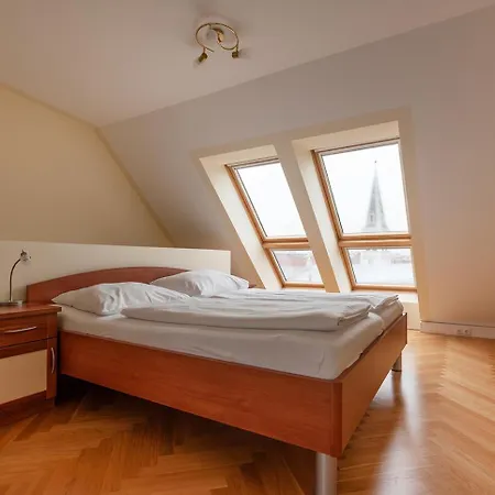 Ruheoase Im Dachgeschoss Mit Klimaanlage, Nur 10 Minuten Ins Zentrum * Vídeň