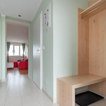 Ruheoase Im Dachgeschoss Mit Klimaanlage, Nur 10 Minuten Ins Zentrum Apartmán *