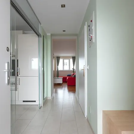 Ruheoase Im Dachgeschoss Mit Klimaanlage, Nur 10 Minuten Ins Zentrum * Vídeň