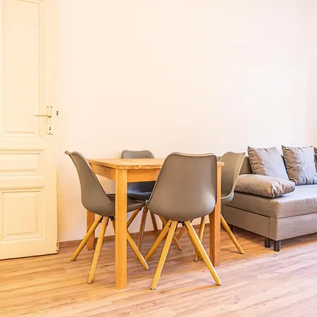 Apartmán Living, Suburban Feel 1br Apt. At Prime Spot