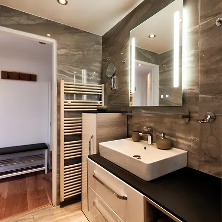 Apartment Luxurious 3bd In Prime Location Of
