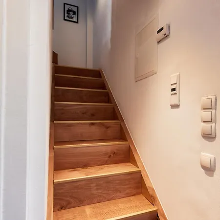 Luxurious 3bd In Prime Location Of *