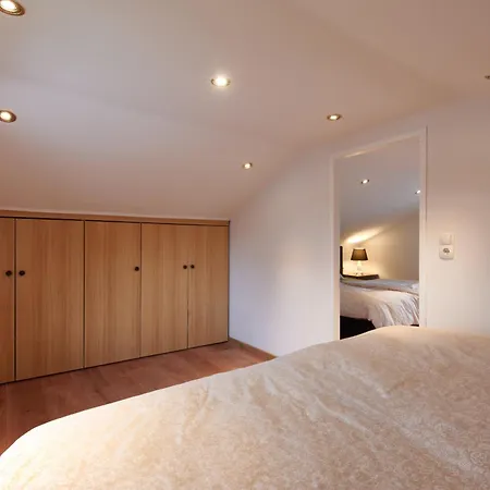 Apartment Luxurious 3bd In Prime Location Of *