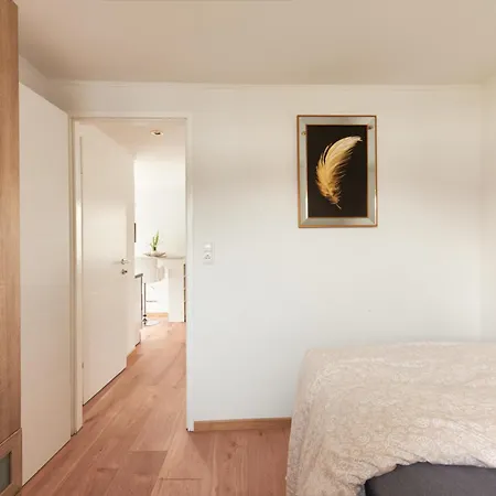 Luxurious 3bd In Prime Location Of *