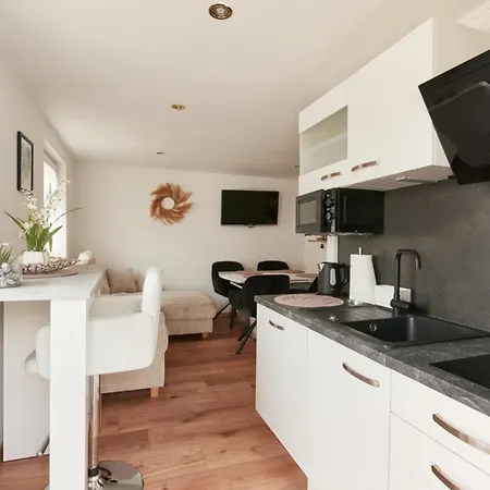 Luxurious 3bd In Prime Location Of Apartment