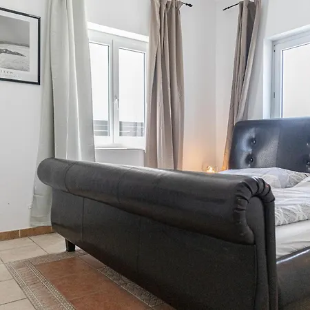Exquisite In Shared With Garden & Parking