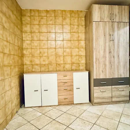Exquisite In Shared With Garden & Parking Apartamento Viena