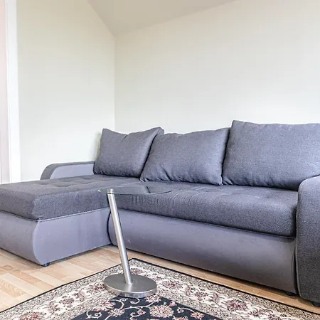 Exquisite In Shared With Garden & Parking Viena