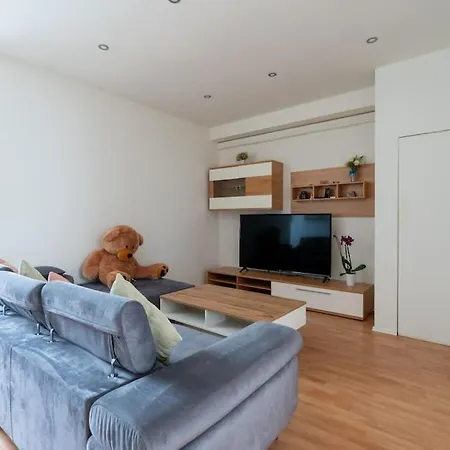 Apartment Spacious Stone Belvedere *