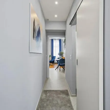 Next To Main Station I Shopping Street I Fast Wifi Apartment Vienna