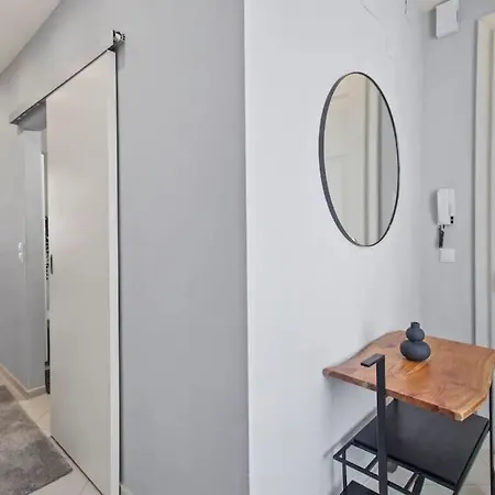 Apartment Next To Main Station I Shopping Street I Fast Wifi *