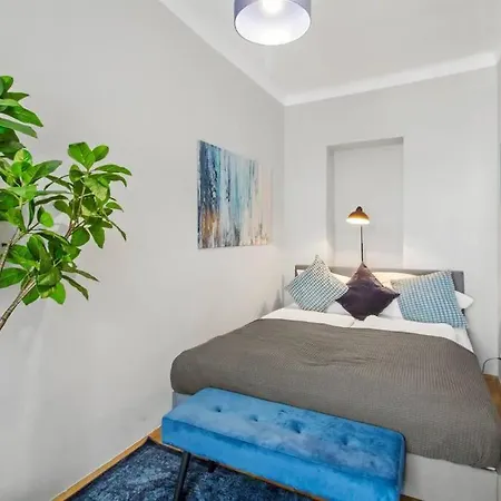 Next To Main Station I Shopping Street I Fast Wifi Apartment *