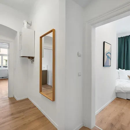 Nur 15 Minuten Ins Zentrum - Neu Renoviert Und Ruhig Gelegen Apartment