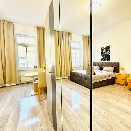 Comfy 3br In A Shared Apt, 10min To Fac Platz Apartment *