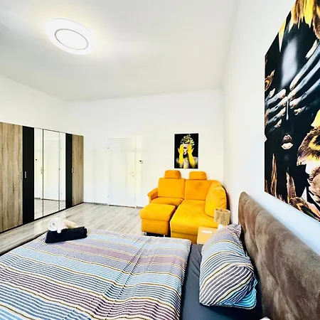 Comfy 3br In A Shared Apt, 10min To Fac Platz Apartment *