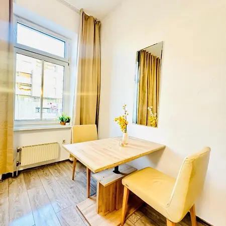 Comfy 3br In A Shared Apt, 10min To Fac Platz