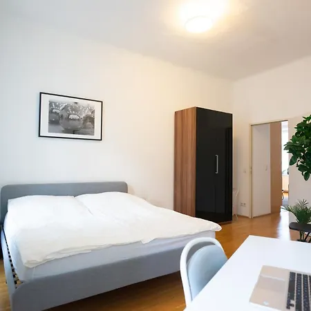 Modern 3 Bedroom In Center Apartment Vienna