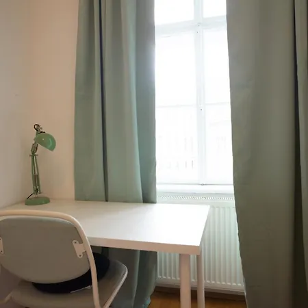 Modern 3 Bedroom In Center *
