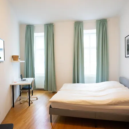 Modern 3 Bedroom In Center *