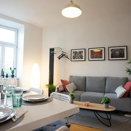 Modern 3 Bedroom In Center