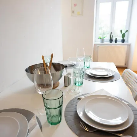 Modern 3 Bedroom In Center *
