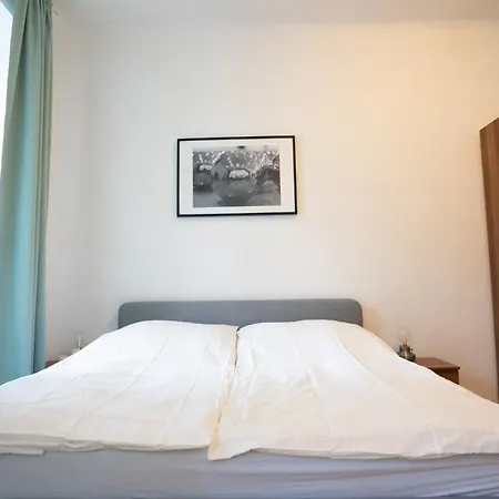 Modern 3 Bedroom In Center Apartment