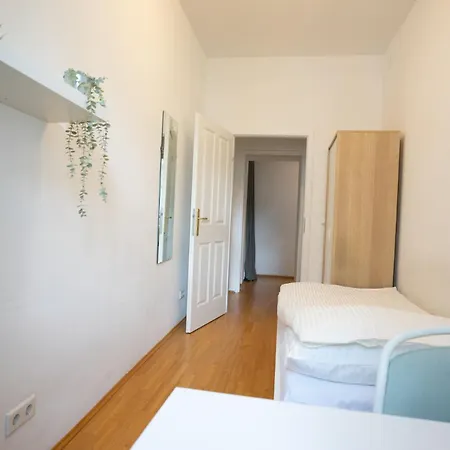 Modern 3 Bedroom In Center