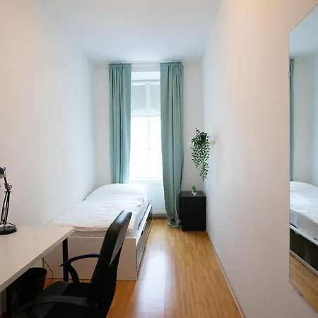 Modern 3 Bedroom In Center Apartment