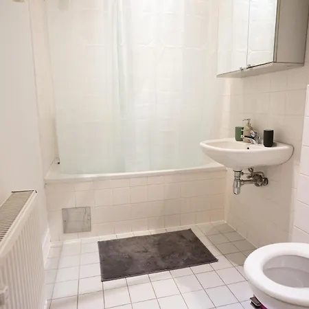Modern 3 Bedroom In Center Apartment