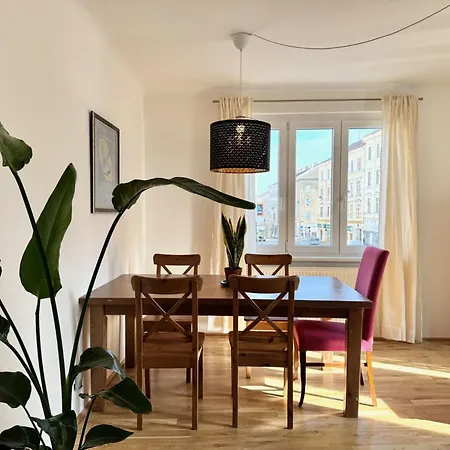 Apartment Newly Renovated At Yppenplatz *
