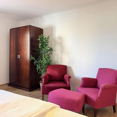 Newly Renovated At Yppenplatz *