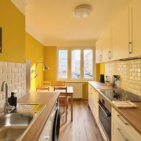 Apartment Newly Renovated At Yppenplatz Vienna