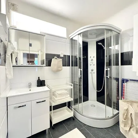 Apartment Newly Renovated At Yppenplatz Vienna