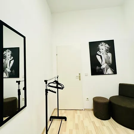 Lovely 4br For 8p, 1 0min To Fac Platz Apartmán *