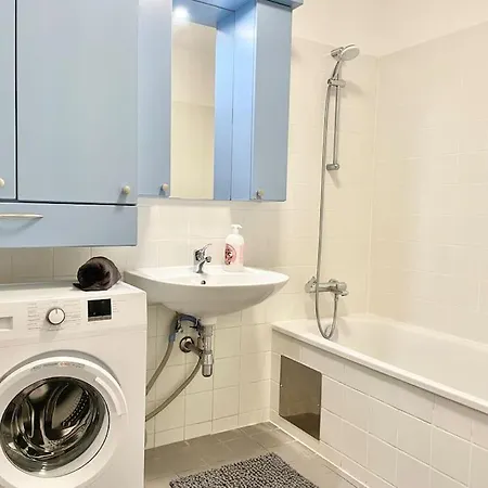 90 M2 Maisonette With Free Parking Apartment