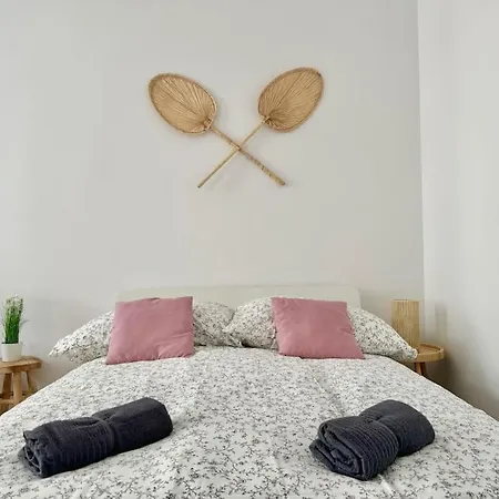 Stylish & Renovated With Free Parking *