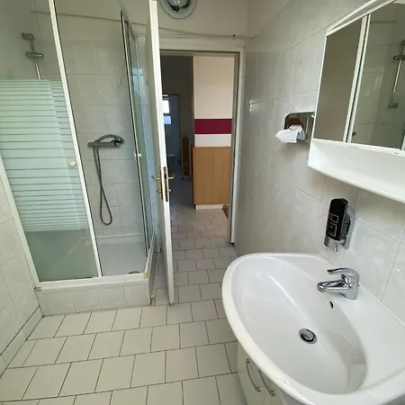 Lizzi Guest house