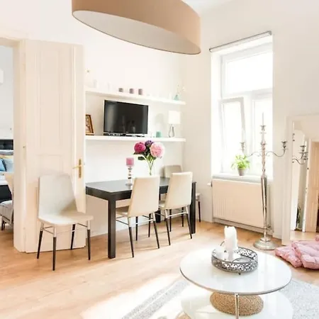 Relocation Or Expats, Only Long Term Stay! 2 Min To U4 Rossauer Laende Apartment *