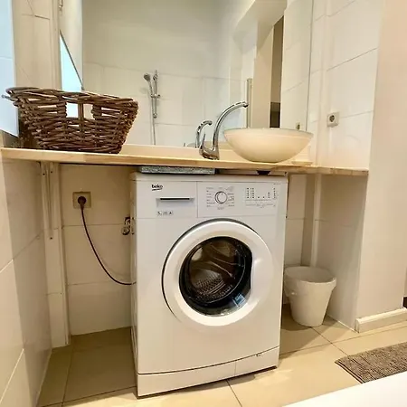 Apartment Relocation Or Expats, Only Long Term Stay! 2 Min To U4 Rossauer Laende