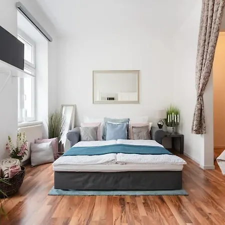 Apartment Relocation Or Expats, Only Long Term Stay! 2 Min To U4 Rossauer Laende